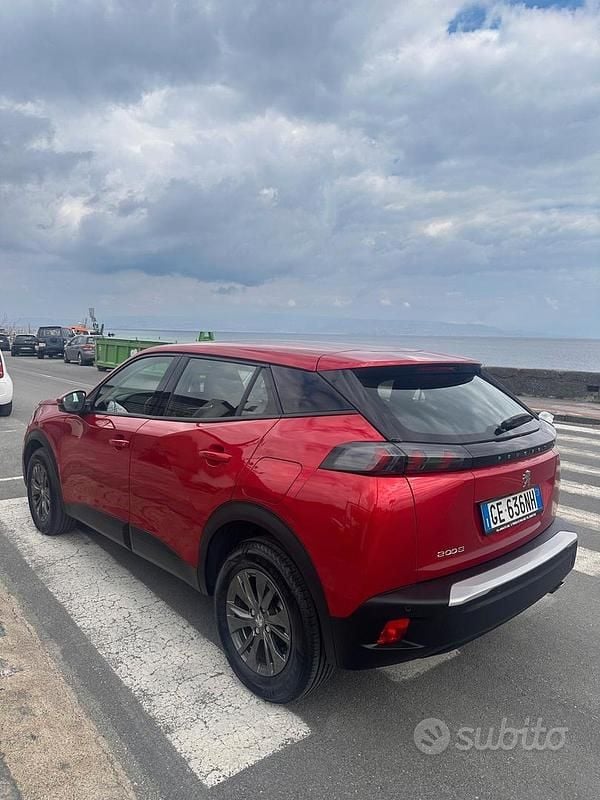 Usata Peugeot 2008 Active 110 CV (80 kW) 2021 Rosso SUV