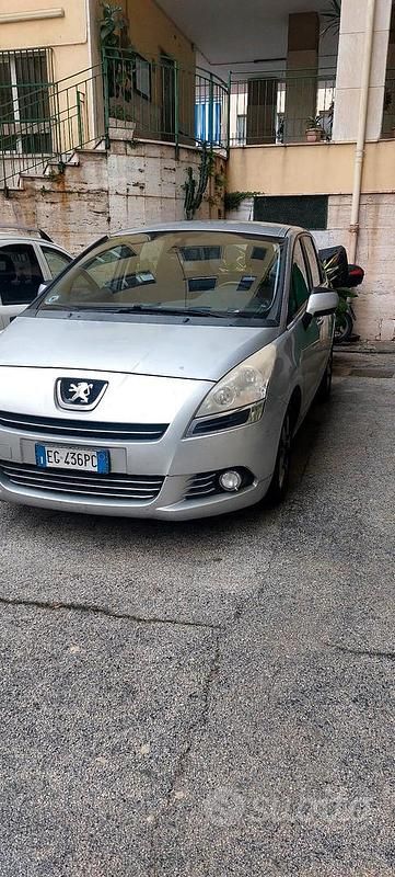 Usata Peugeot 5008 110 CV (80 kW) 2011 Grigio Monovolume