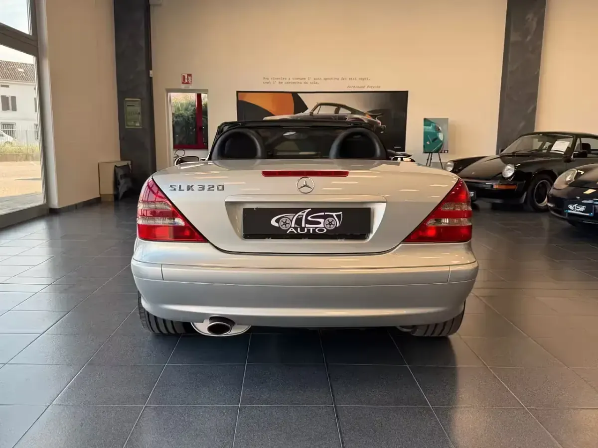 Usata Mercedes SLK320 218 CV (160 kW) 2001 Argento Cabrio