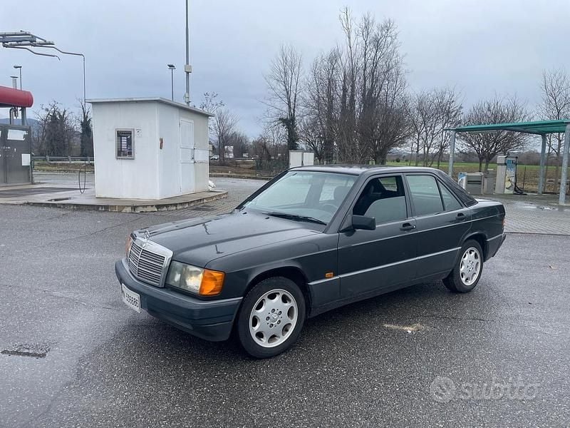 Usata Mercedes 190 104 CV (76 kW) 1991 Nero Berlina
