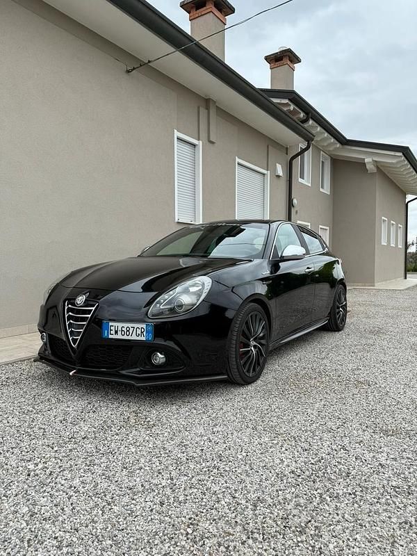 Usata Alfa Romeo Giulietta Distinctive 170 CV (125 kW) 2014 Nero Utilitaria