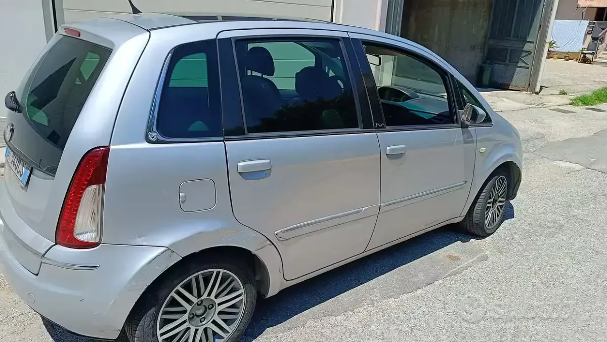 Usata Lancia Musa 90 CV (66 kW) 2008 Grigio Monovolume