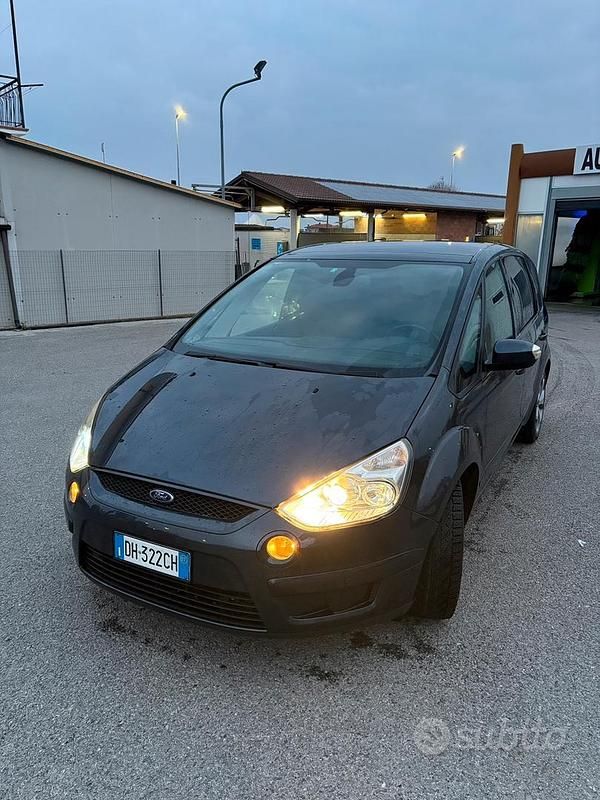 Usata Ford S-MAX Titanium 140 CV (102 kW) 2006 Grigio Monovolume