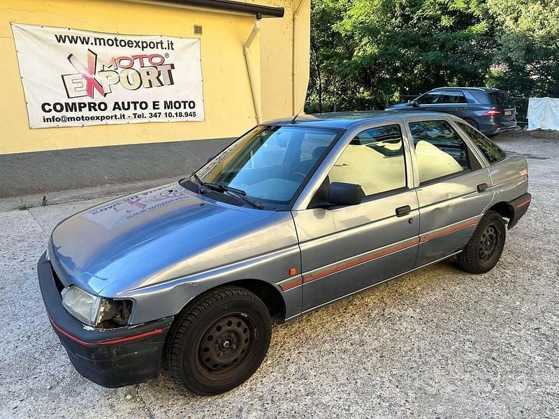 Usata Ford Escort 61 CV (44 kW) 1991 Grigio Berlina