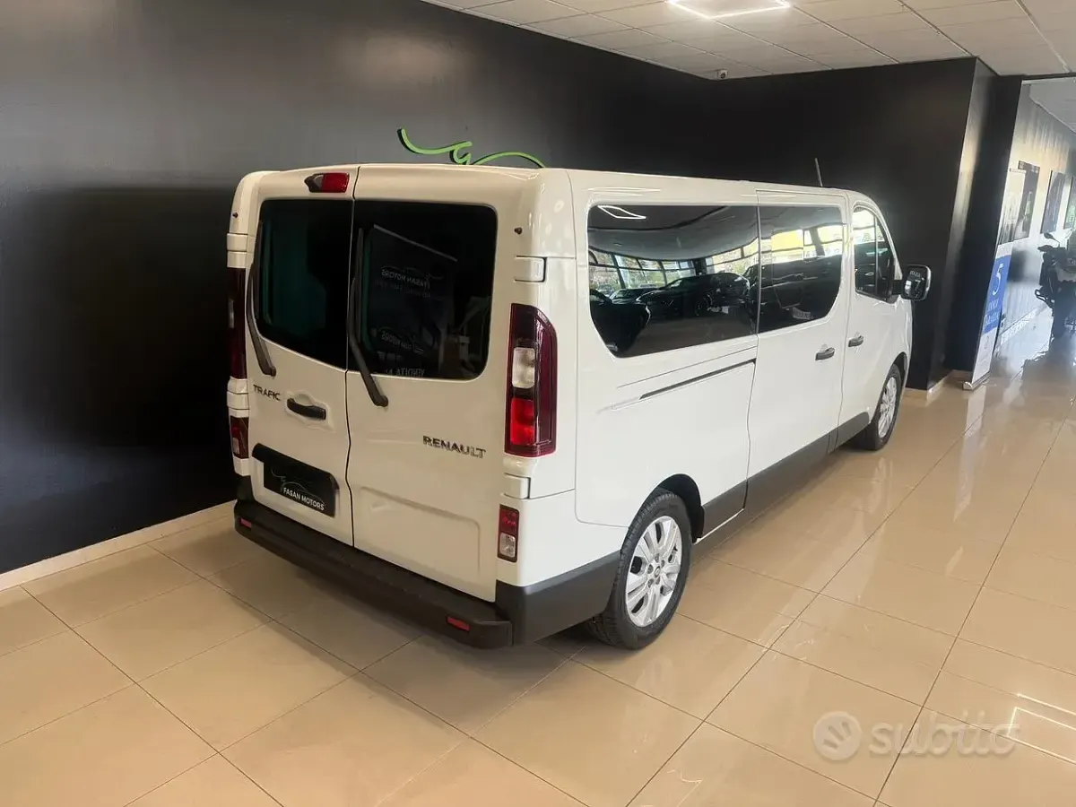 Usata Renault Trafic Life 110 CV (80 kW) 2024 Bianco Monovolume