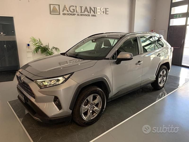 Usata Toyota RAV4 Hybrid Lounge 222 CV (163 kW) 2022 Grigio SUV