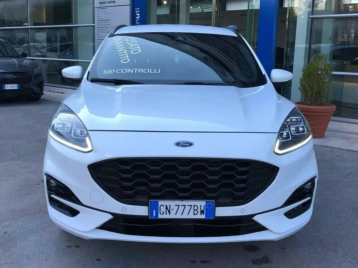 Usata Ford Kuga ST-Line X 152 CV (111 kW) 2023 Frozen white SUV