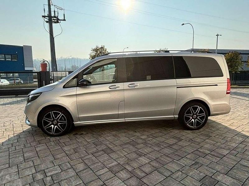 Usata Mercedes V250 140 CV (102 kW) 2023 Argento Monovolume