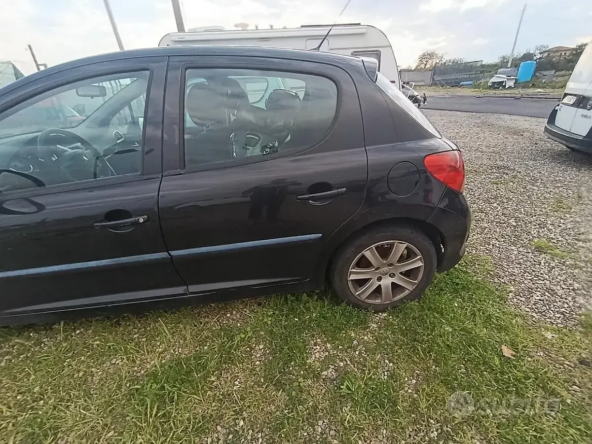 Usata Peugeot 207 109 CV (80 kW) 2007 Nero Berlina
