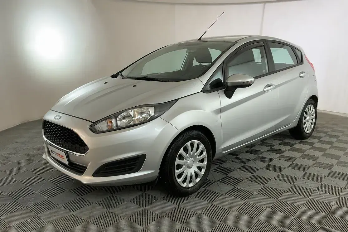 Usata Ford Fiesta 75 CV (55 kW) 2017 Argento Utilitaria
