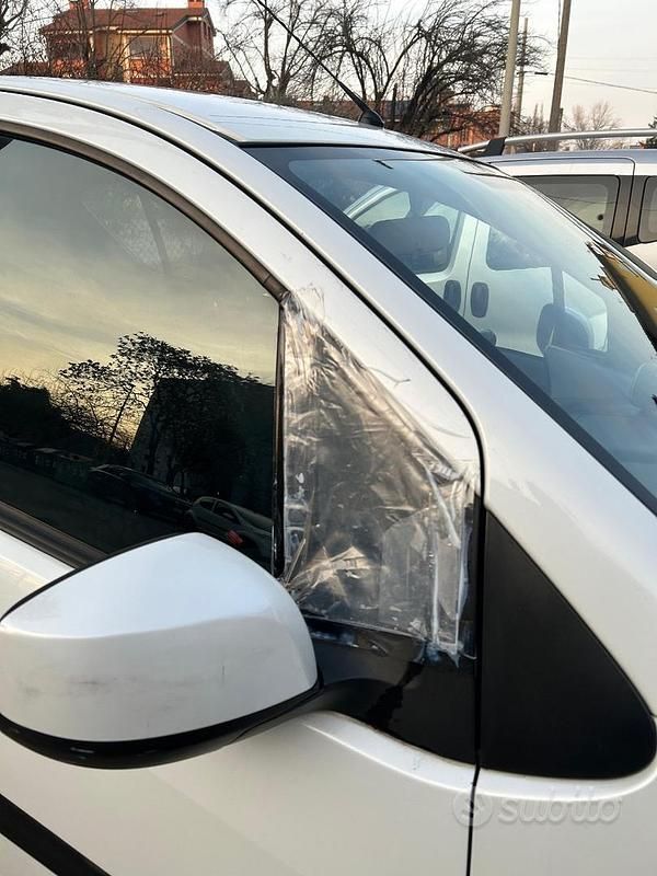 Usata Suzuki Splash 65 CV (47 kW) 2010 Bianco Utilitaria
