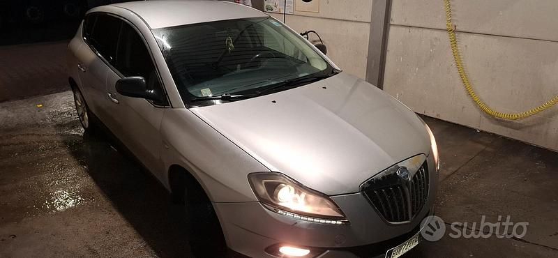 Grigio Usata 2010 Lancia Delta Due volumi | 3250 € (Cara) - Immagine 1/4