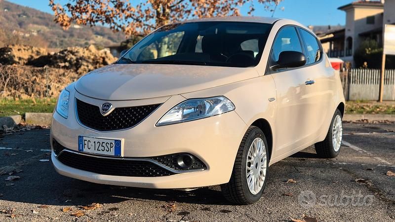 Usata 2016 Lancia Ypsilon Due volumi | 8500 € (Buon prezzo) - Immagine 1/4