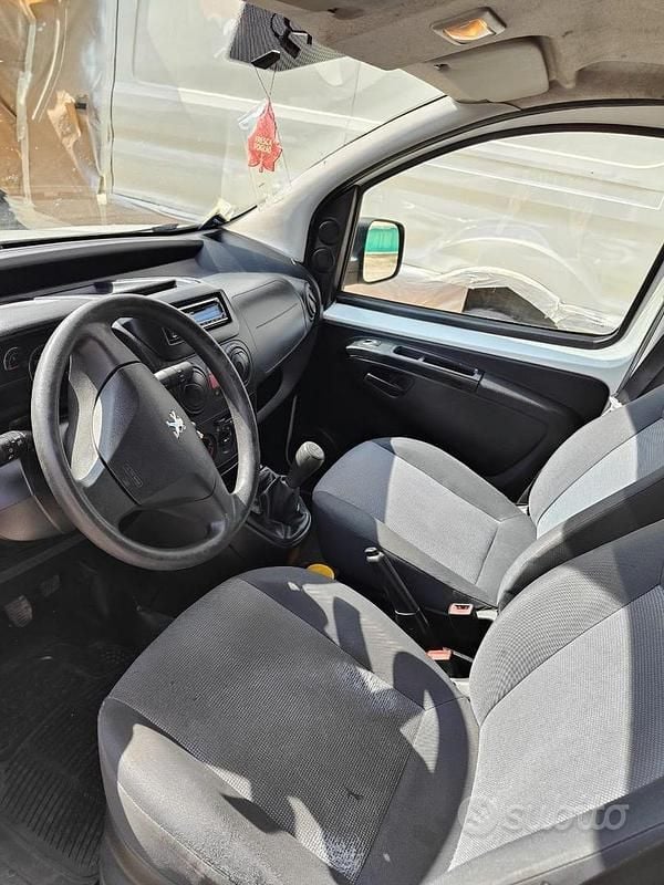 Usata Peugeot Bipper 75 CV (55 kW) 2011 Bianco Monovolume