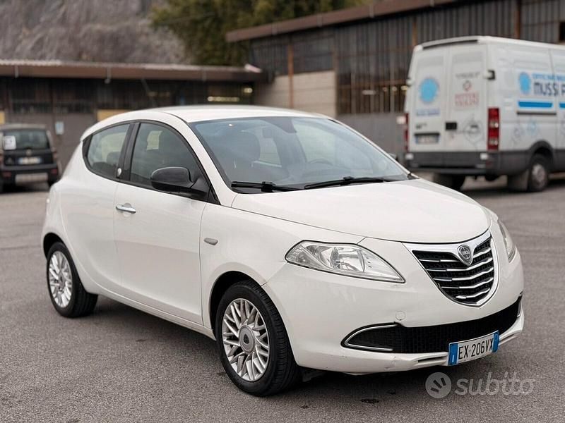 Usata Lancia Ypsilon Gold 69 CV (50 kW) 2014 Bianco Utilitaria