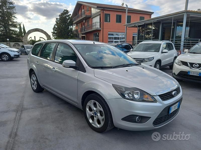 Begagnad Ford Focus 110 HK (80 kW) 2011 Grå Sedan