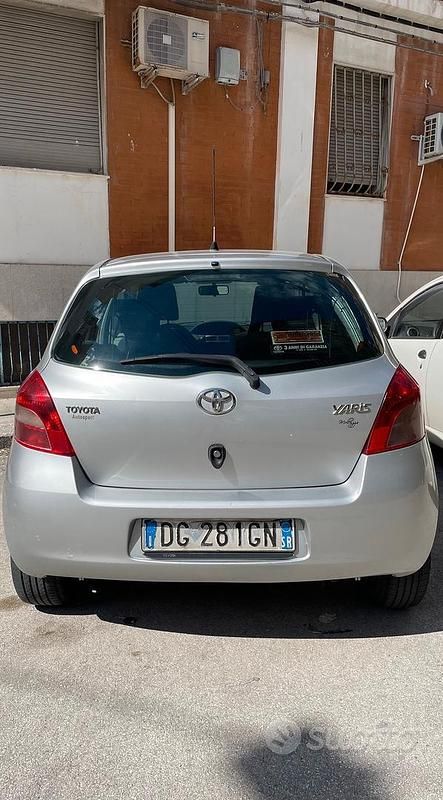 Usata Toyota Yaris 65 CV (47 kW) 2008 Grigio Berlina