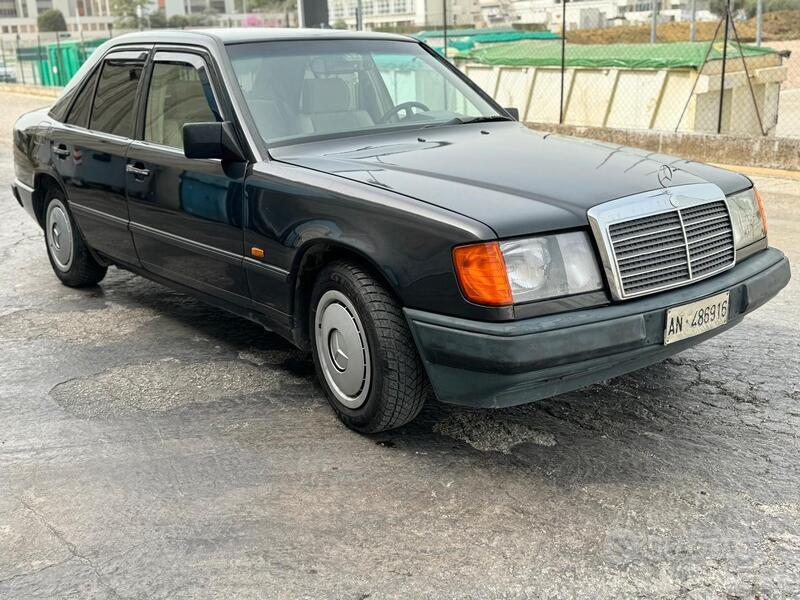 Usato 1989 Mercedes E200 2.0 Benzin (3.799 €)
