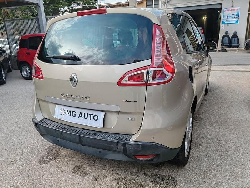 Usata Renault Scénic III 110 CV (80 kW) 2011 Oro Monovolume
