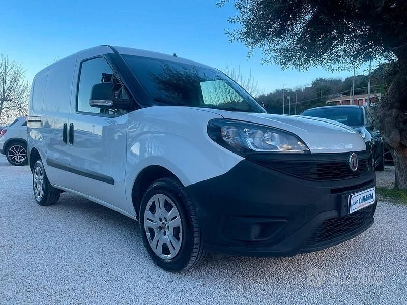 Usata Fiat Doblò 90 CV (66 kW) 2021 Bianco Monovolume