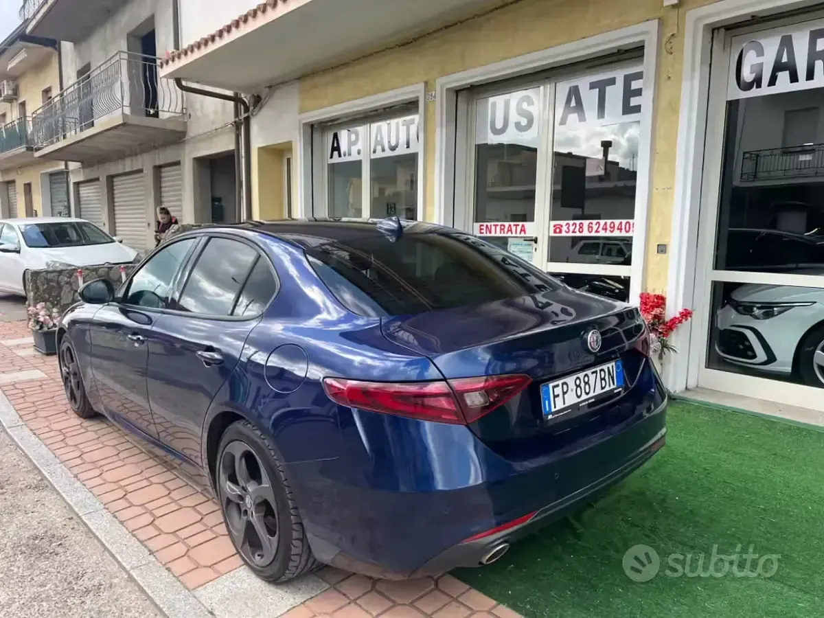 Usata Alfa Romeo Giulia 150 CV (110 kW) 2018 Blu Berlina
