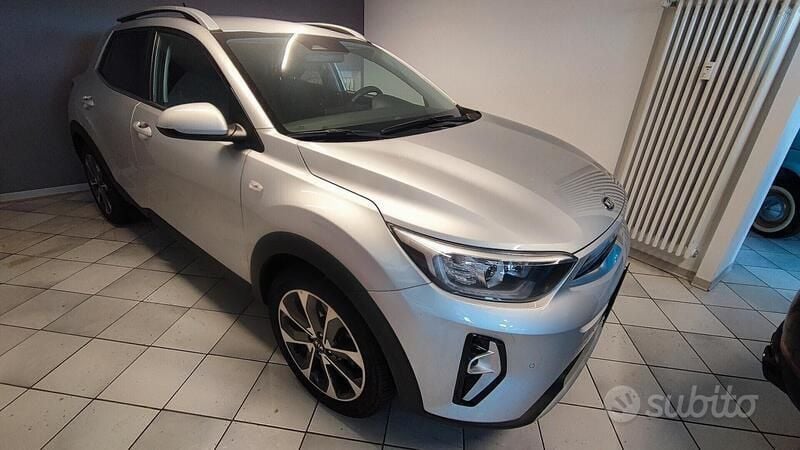 Grigio Usata 2021 Kia Stonic SUV | 13.490 € (Ottimo prezzo) - Immagine 1/2