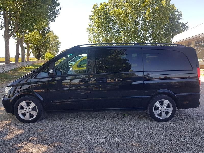 Begagnad Mercedes Viano 224 HK (164 kW) 2011 Svart Minibuss