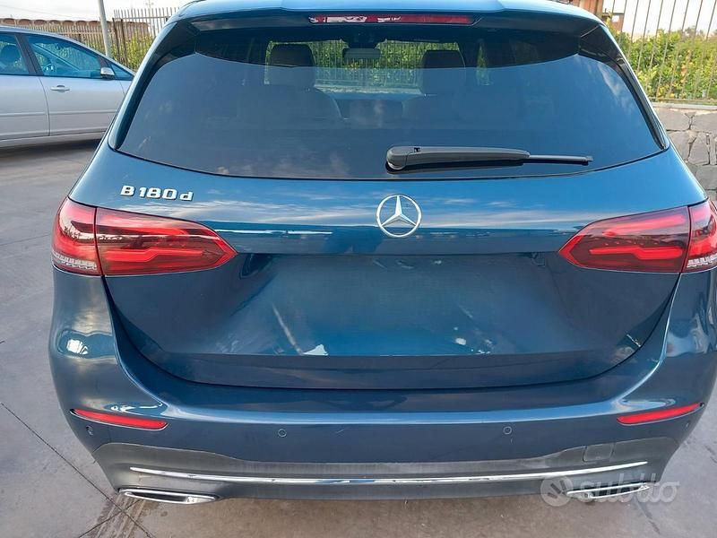 Usata Mercedes B180 116 CV (85 kW) 2022 Blu Monovolume