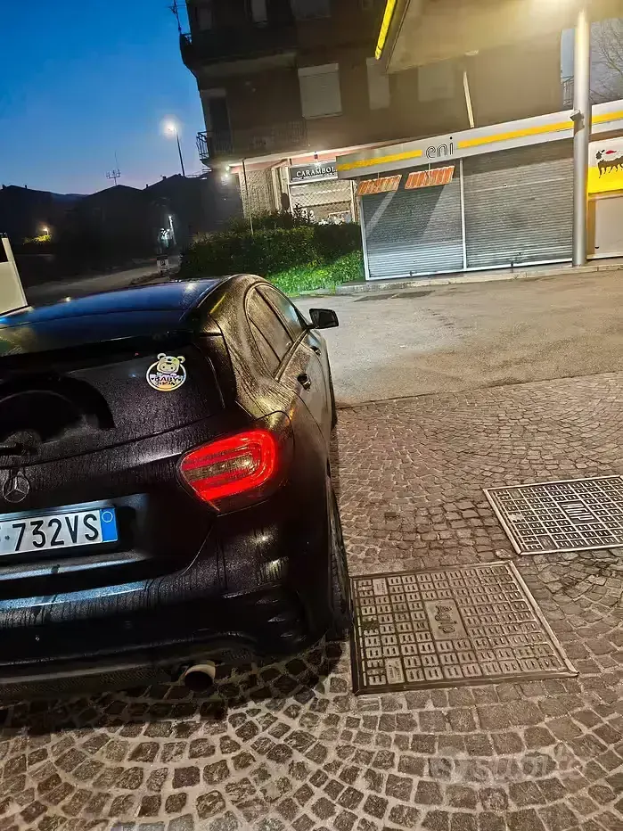 Usata Mercedes A200 109 CV (80 kW) 2012 Nero Utilitaria