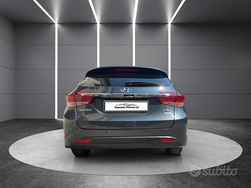 Usata Hyundai i40 141 CV (103 kW) 2015 Grigio scuro Station wagon