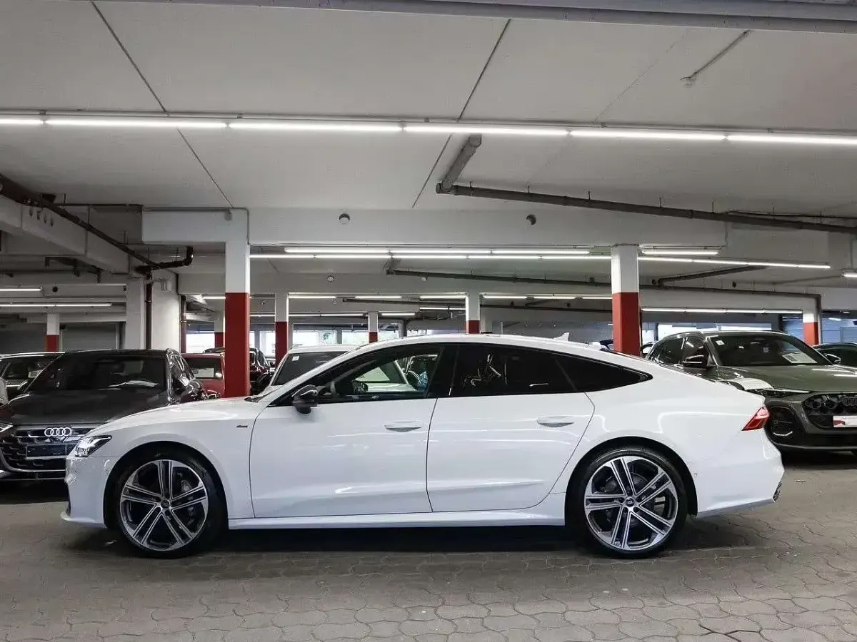 Usata Audi A7 Ambiente 265 CV (194 kW) 2025 Gletscherweiß Berlina