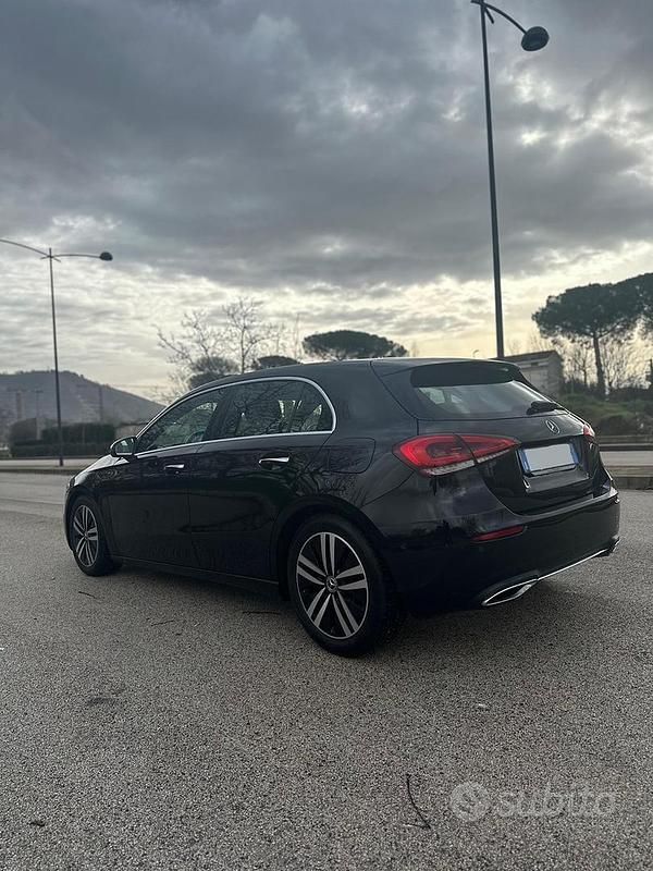 Usata Mercedes A180 136 CV (100 kW) 2022 Nero Utilitaria
