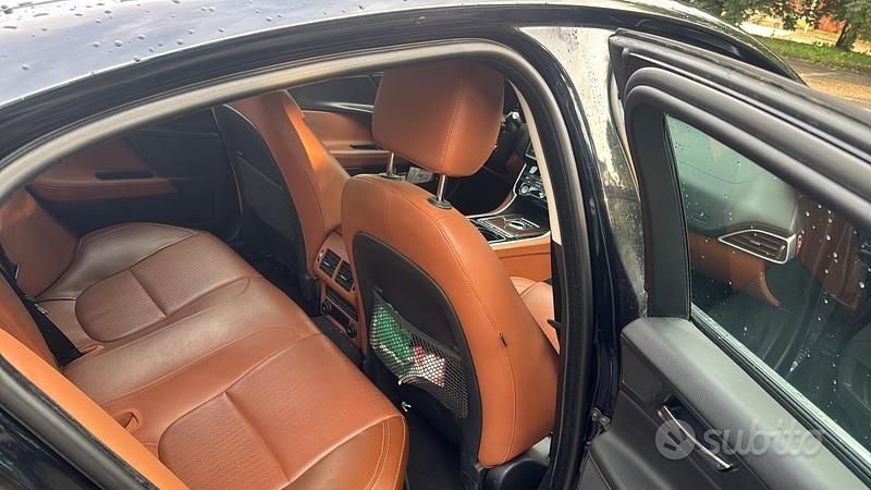 Usata Jaguar XE 200 CV (147 kW) 2016 Nero Berlina