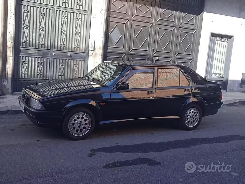 Usata Alfa Romeo 75 105 CV (77 kW) 1989 Nero Berlina