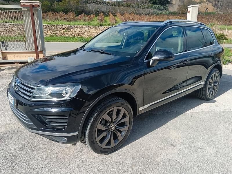 Nero Usata 2014 VW Touareg Executive SUV | 14.900 € (Buon prezzo) - Immagine 1/4