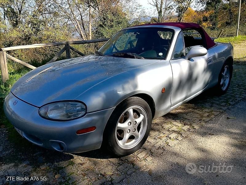 Usata Mazda MX5 140 CV (102 kW) 1998 Grigio Cabrio