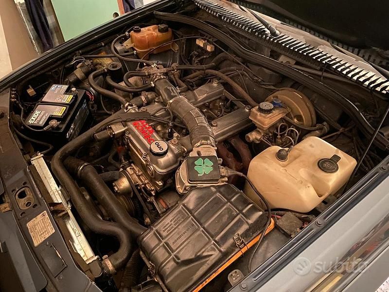 Usata Alfa Romeo 75 105 CV (77 kW) 1990 Blu Berlina