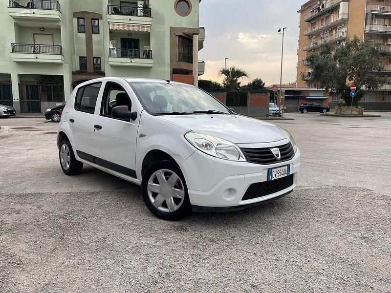 Usata Dacia Sandero Ambiance 70 CV (51 kW) 2009 Bianco Berlina