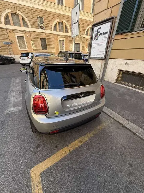 Usata Mini Cooper SE 75 kW (102 CV) 2023 Grigio Utilitaria