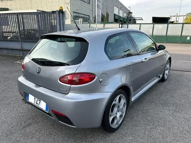 Usata Alfa Romeo 147 GTA 250 CV (183 kW) 2003 Argento Utilitaria