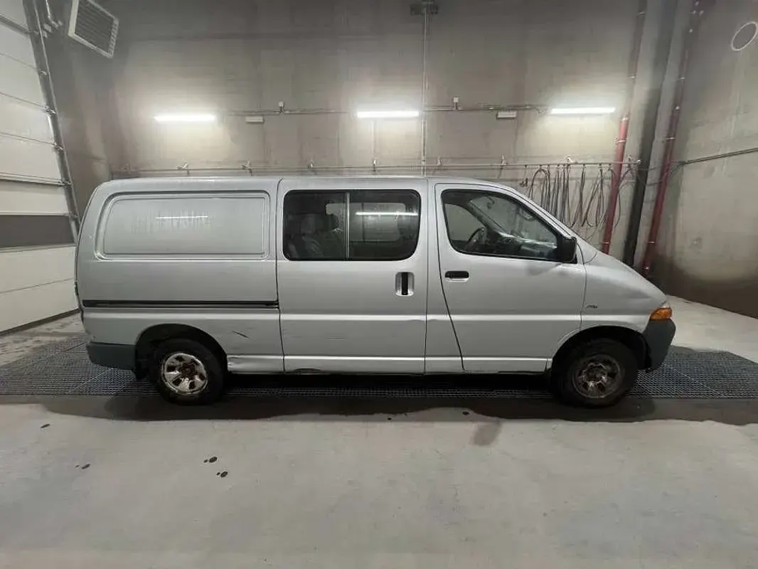 Usata Toyota HiAce 139 CV (102 kW) 2005 Argento Furgone