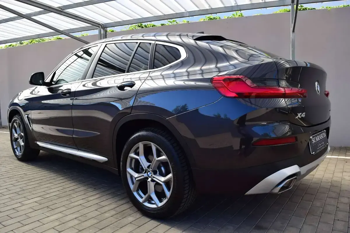 Usata BMW X4 190 CV (139 kW) 2023 Sophisto grey brillant effect SUV