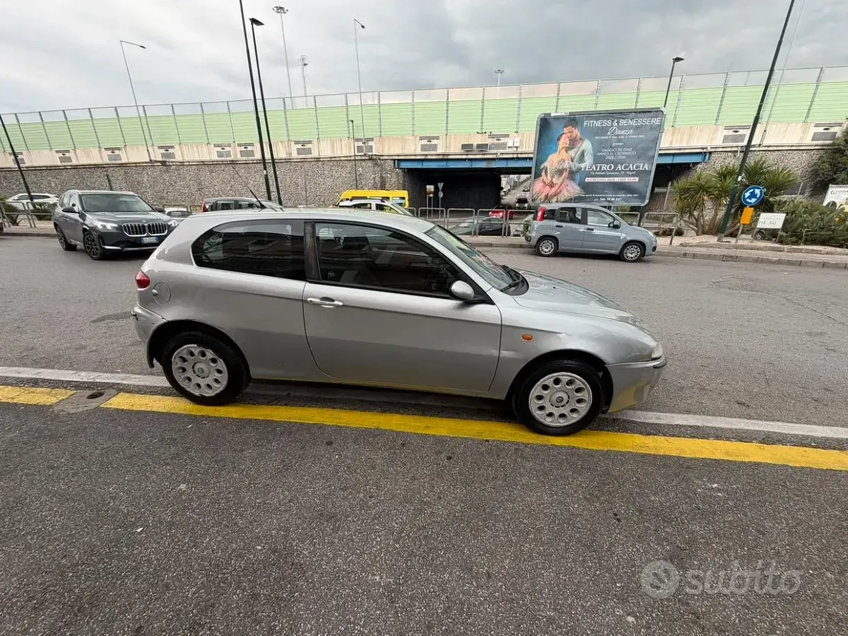 Usata Alfa Romeo 1900 116 CV (85 kW) 2004 Grigio Berlina