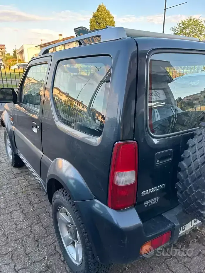 Usata Suzuki Jimny 86 CV (63 kW) 2007 Nero SUV
