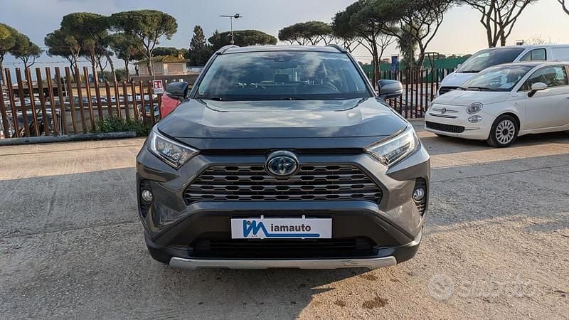 Usata Toyota RAV4 Hybrid 222 CV (163 kW) 2020 Grigio SUV