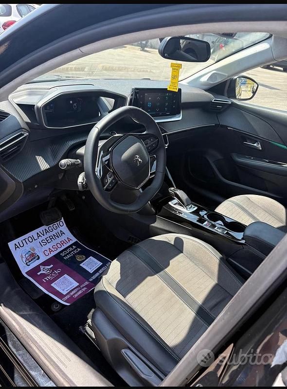 Nero Usata 2021 Peugeot e-208 Due volumi | 11.000 € (Super prezzo) - Immagine 1/3