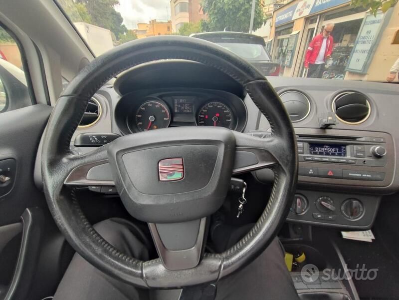 Bianco Usata 2013 Seat Ibiza Tre volumi | 2000 € (Super prezzo) - Immagine 1/4