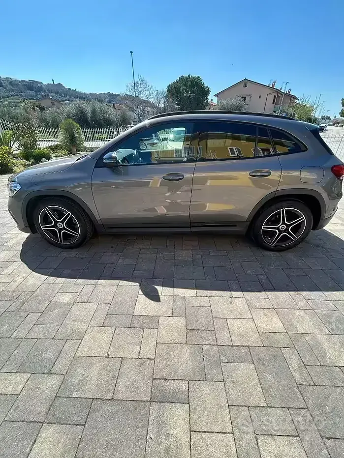 Usata Mercedes GLA200 Premium 150 CV (110 kW) 2022 Grigio SUV