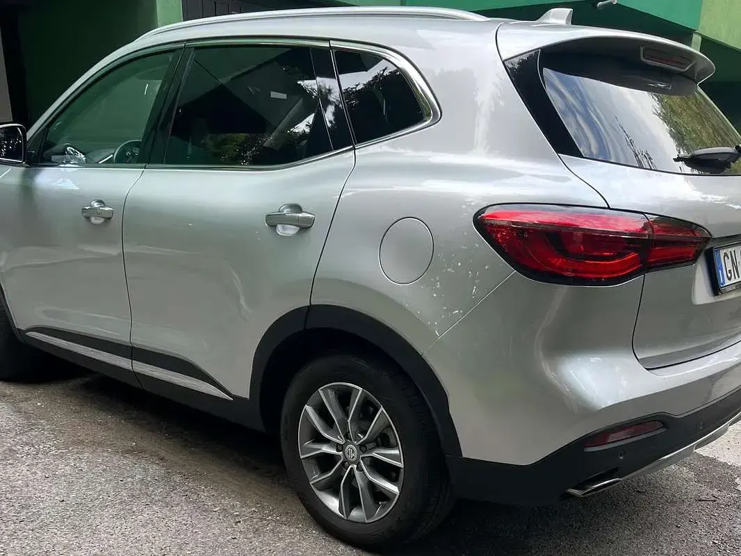 Usata MG HS Comfort 162 CV (119 kW) 2023 Grigio SUV