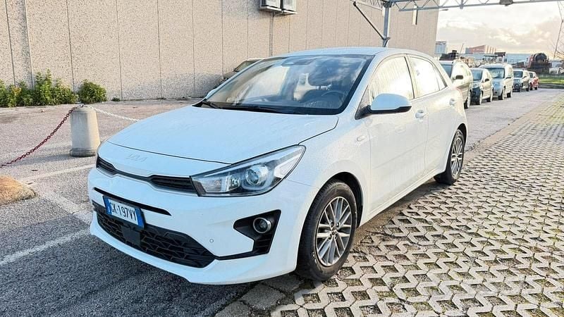 Usata Kia Rio Style 82 CV (60 kW) 2022 Bianco Berlina